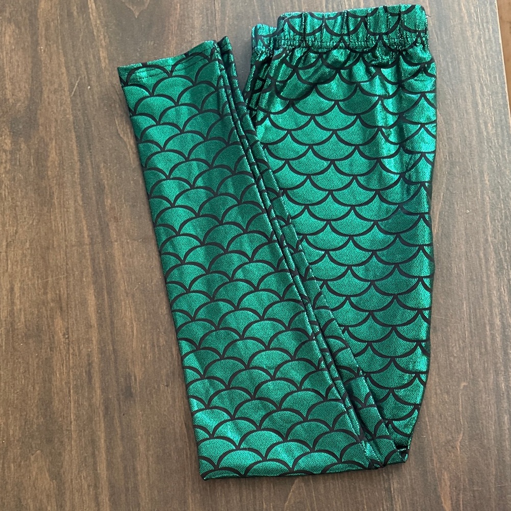 Mermaid Scale Green Leggings Sz M. Never worn.